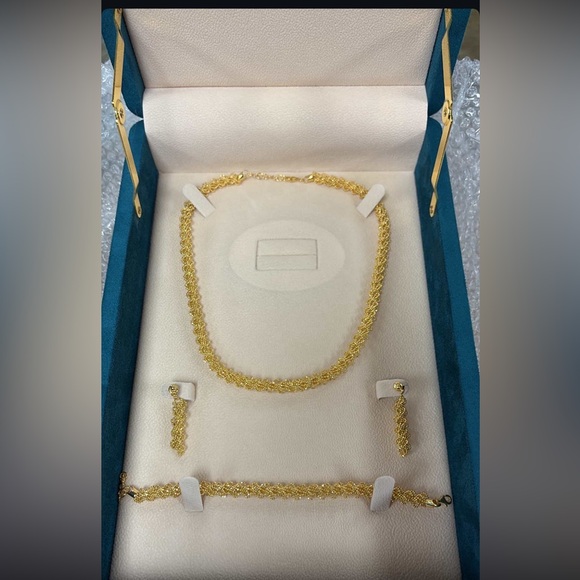 Elegant 21k Gold Jewelry Set - Picture 1 of 3